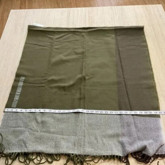 NWT Harve Bernard woven shawl with buttons - Picture 4 of 7